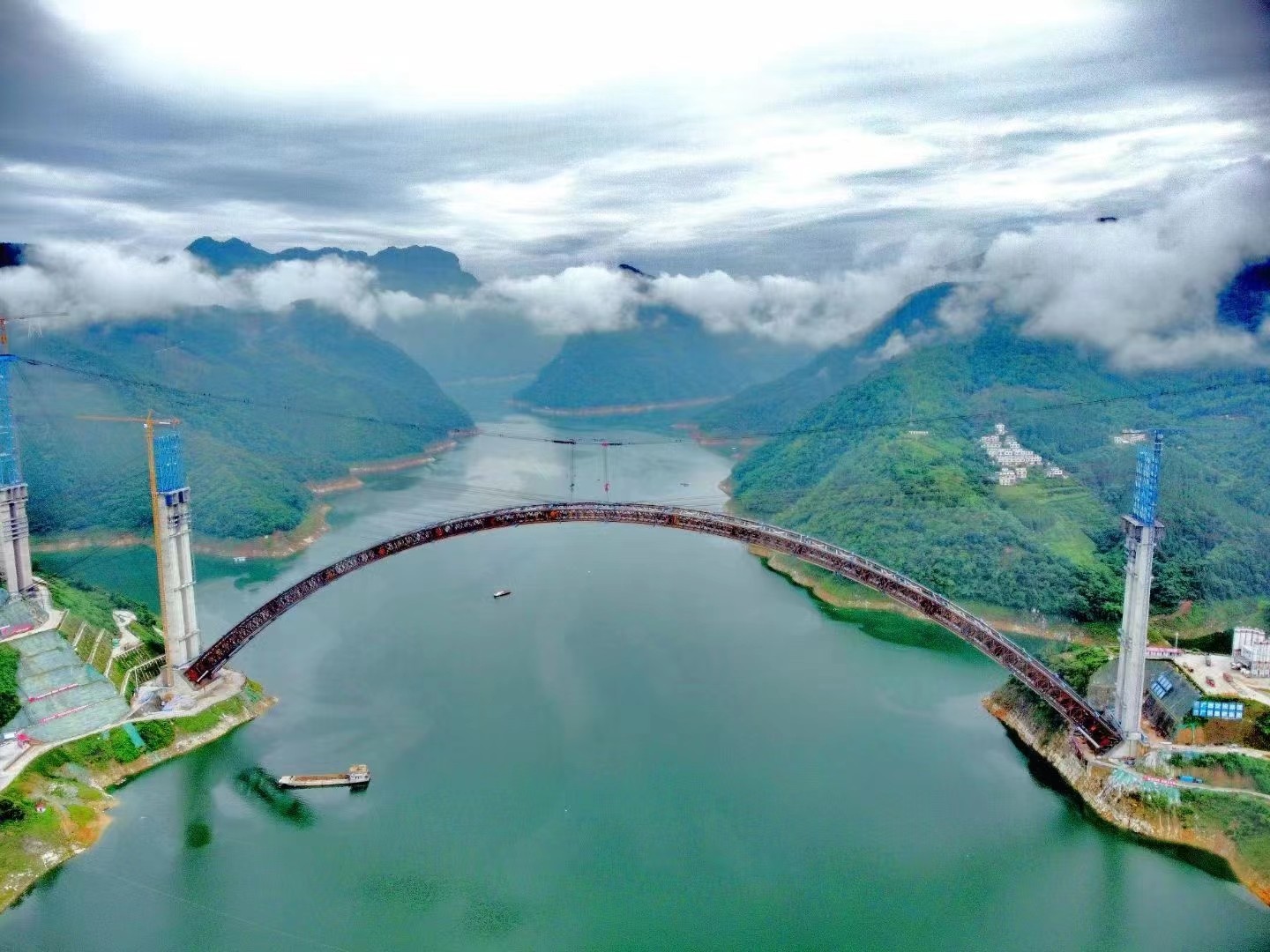 中国高铁首座钢管混凝土转体拱桥主体建成中国铁建十八局集团在成贵高铁西溪河大桥创全国四项第一 - 铁路资讯 - 铁路网